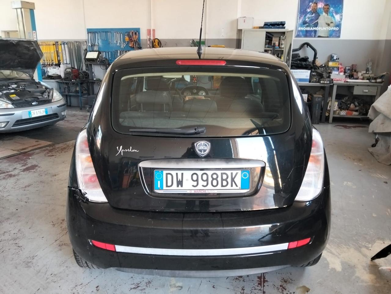 Lancia Ypsilon 1.4 Argento gpl serie