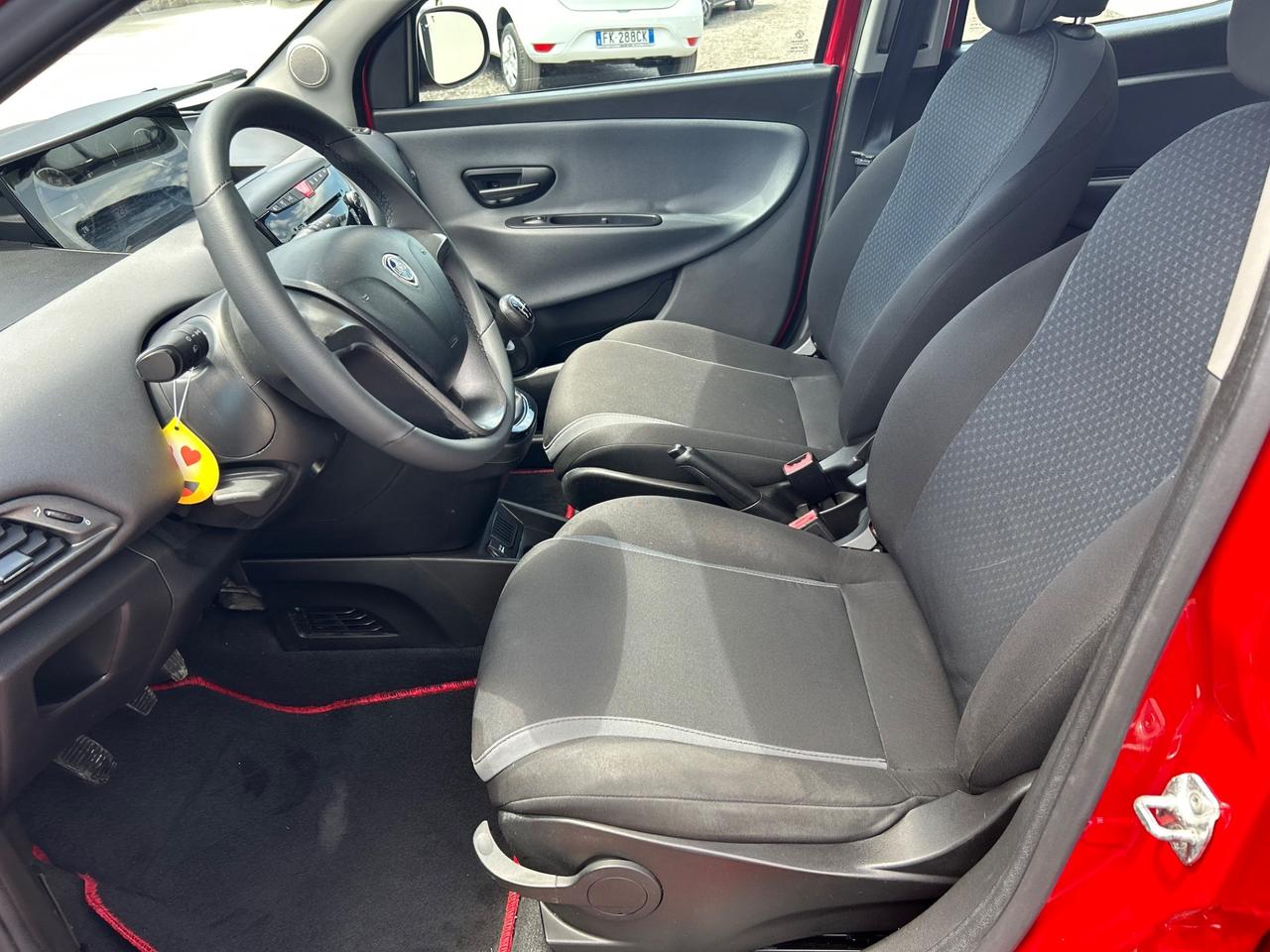 Lancia Ypsilon 0.9 TwinAir 85 CV 5 porte Metano Ecochic Platinum