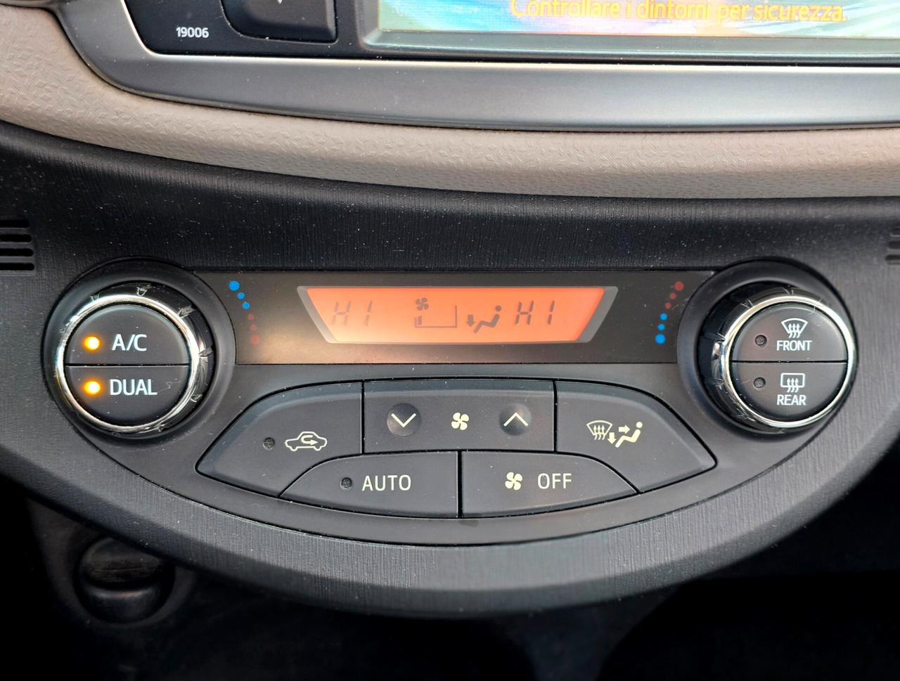 TOYOTA YARIS LOUNGE 1.0B NUOVISSIMA DI TUTTO