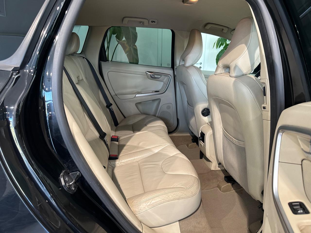 Volvo XC 60 2.4 D 175 CV FWD Geartronic Momentum