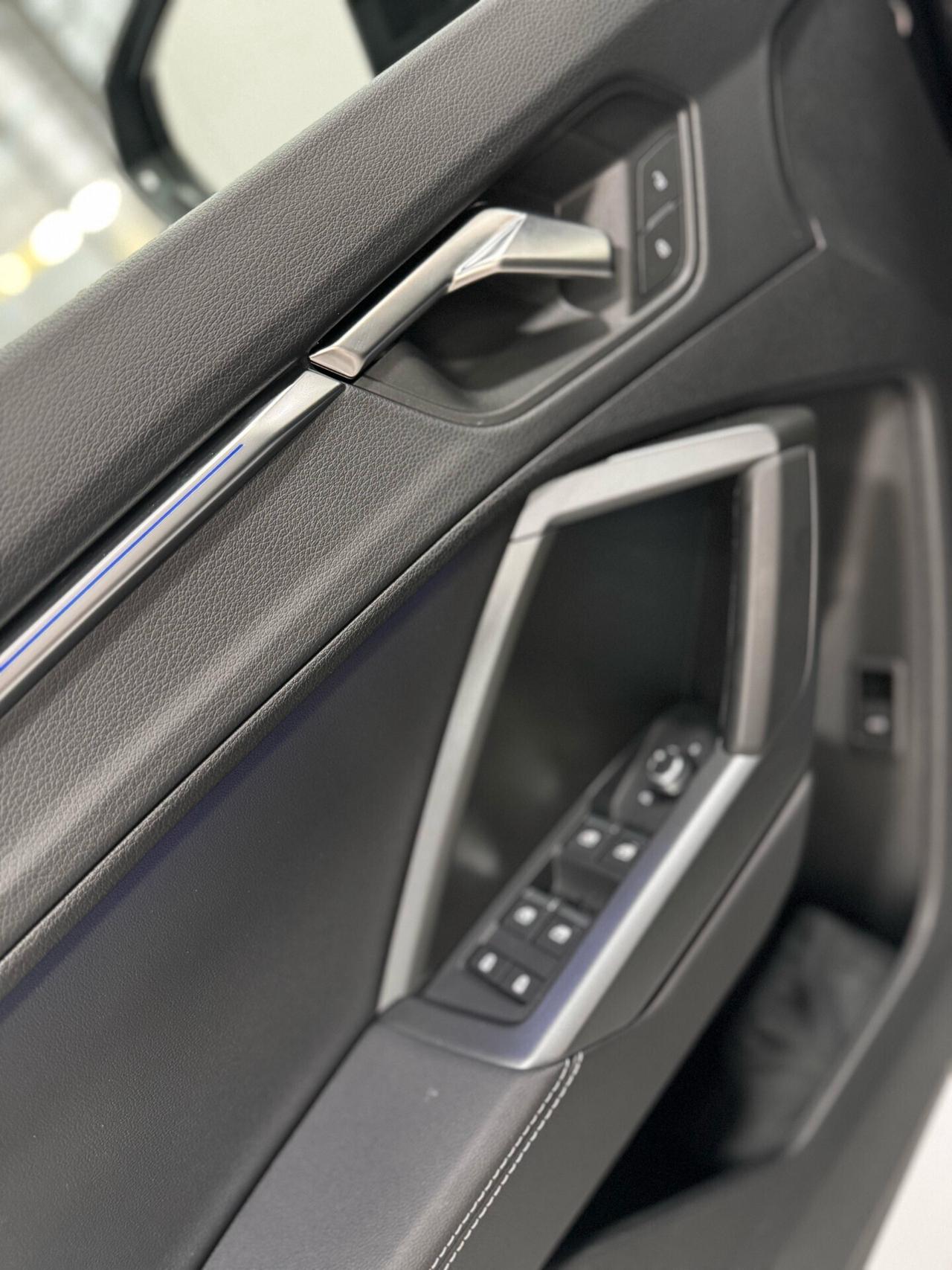 Audi Q3 35 TDI S tronic Identity Black