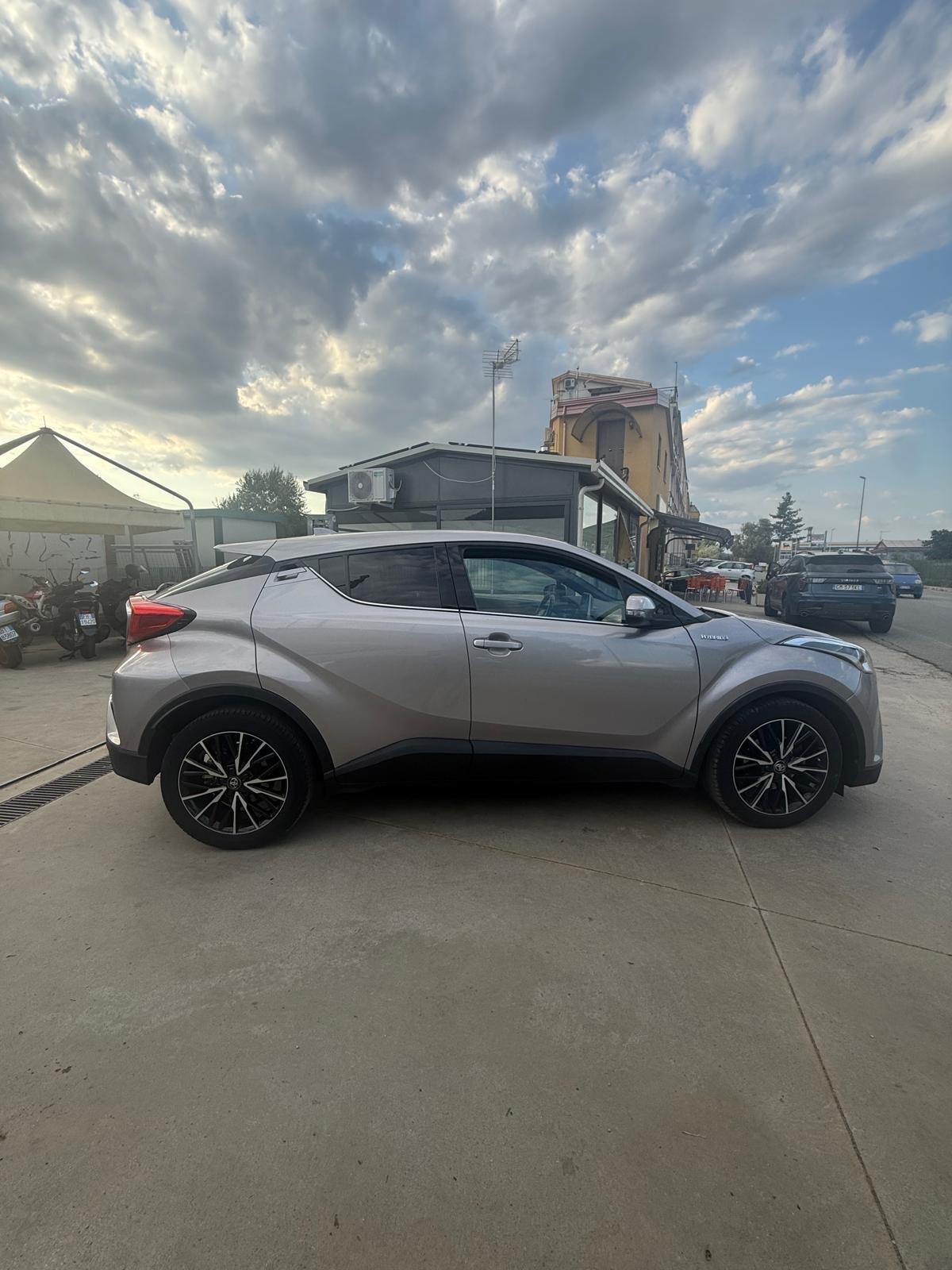 Toyota C-HR 1.8 Hybrid E-CVT Lounge