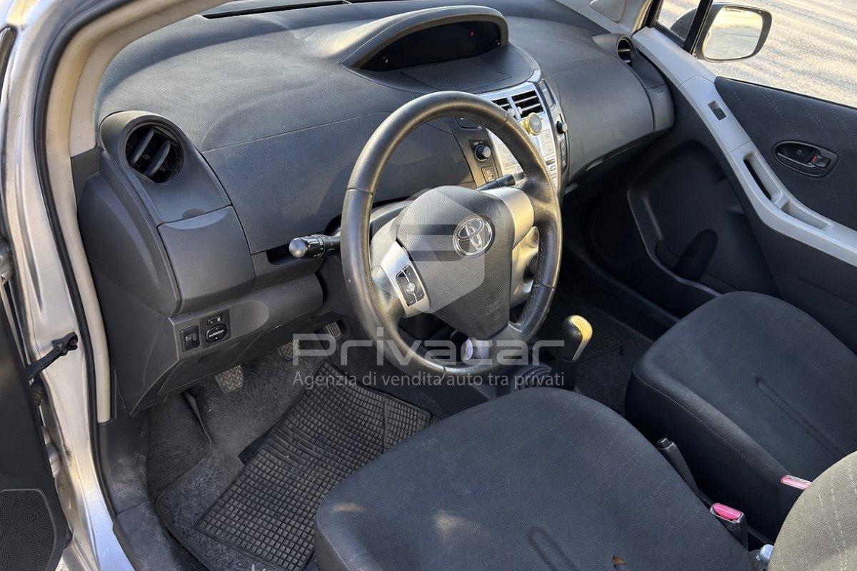 TOYOTA Yaris 1.0 5 porte