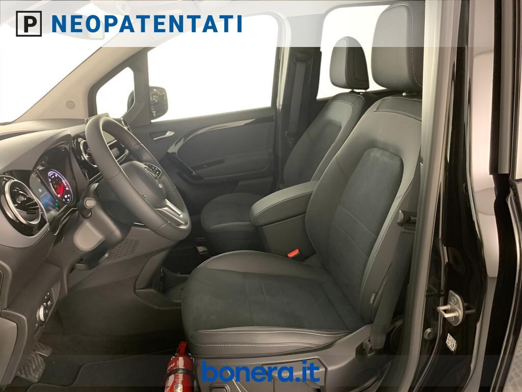 Mercedes EQT 200