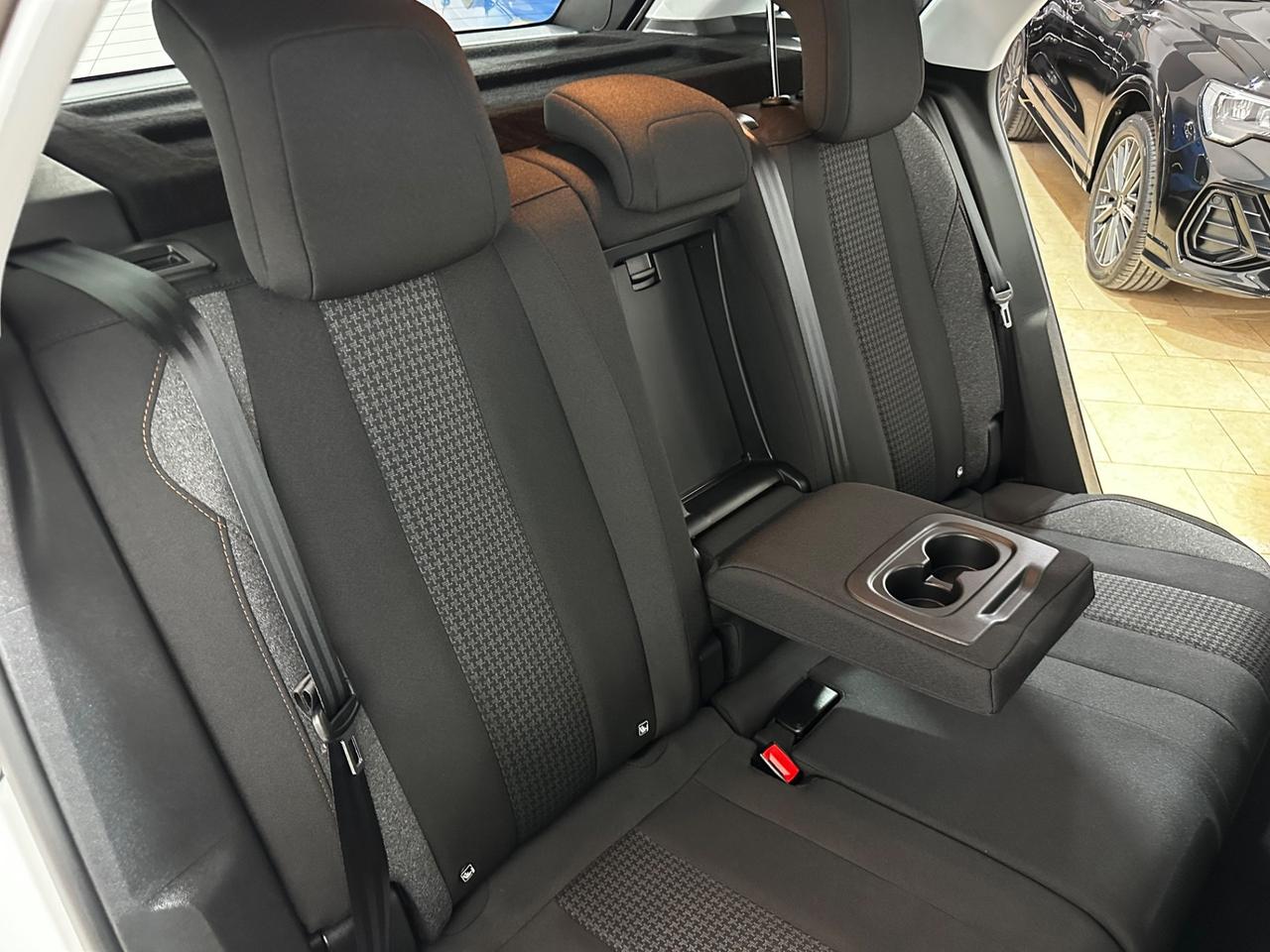 Peugeot 3008 BlueHDi 130 S&S EAT8 Business