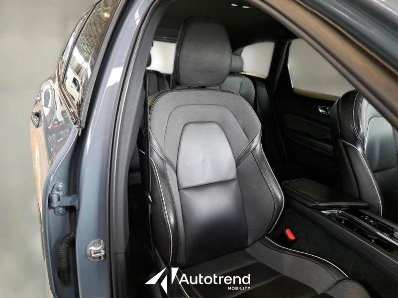 Volvo XC60 B4 197+14 CV AWD Mild Hybrid Automatico Plus Dark N1 Autocarro