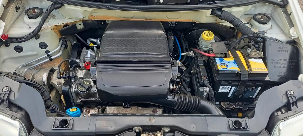 Fiat Panda Benzina cc. 1.242 5 Porte Utilizzabile anche per i Neopatentati.