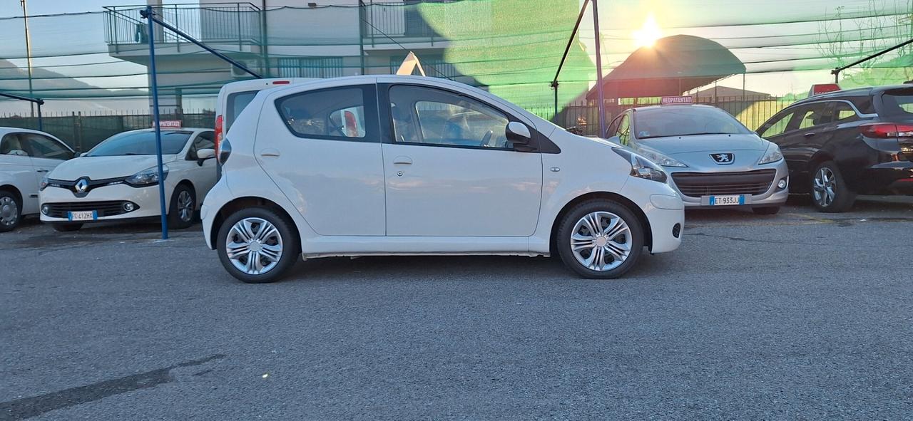 Toyota Aygo 1.0 12V VVT-i 5 porte Sol Connect