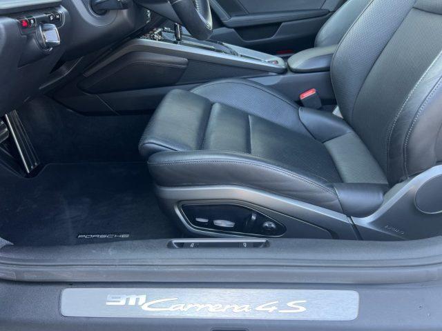 PORSCHE 911 911 Carrera 4S