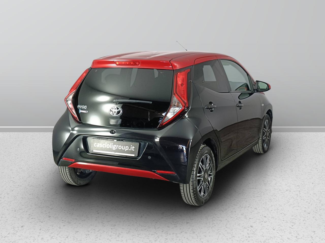 TOYOTA Aygo II 2018 5p - Aygo 5p 1.0 x-clusiv red pack 72cv