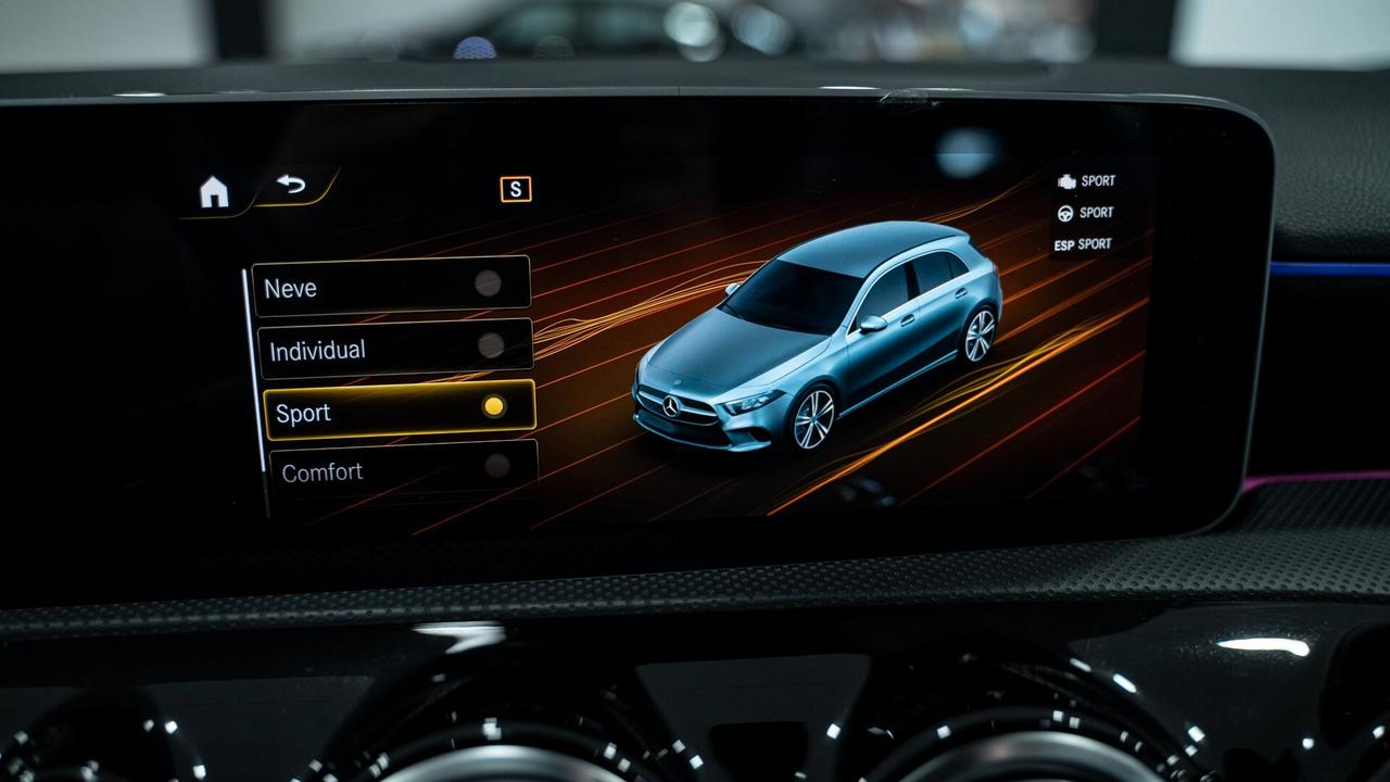Mercedes-benz A 180 D PREMIUM PLUS AMG 19" TETTO PACK LUCI MULTIBEAM FULL OPTIONAL
