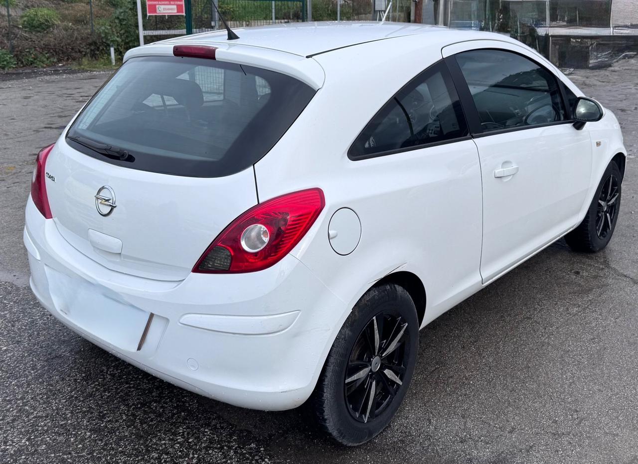 Opel Corsa 1.2 3 porte b-color