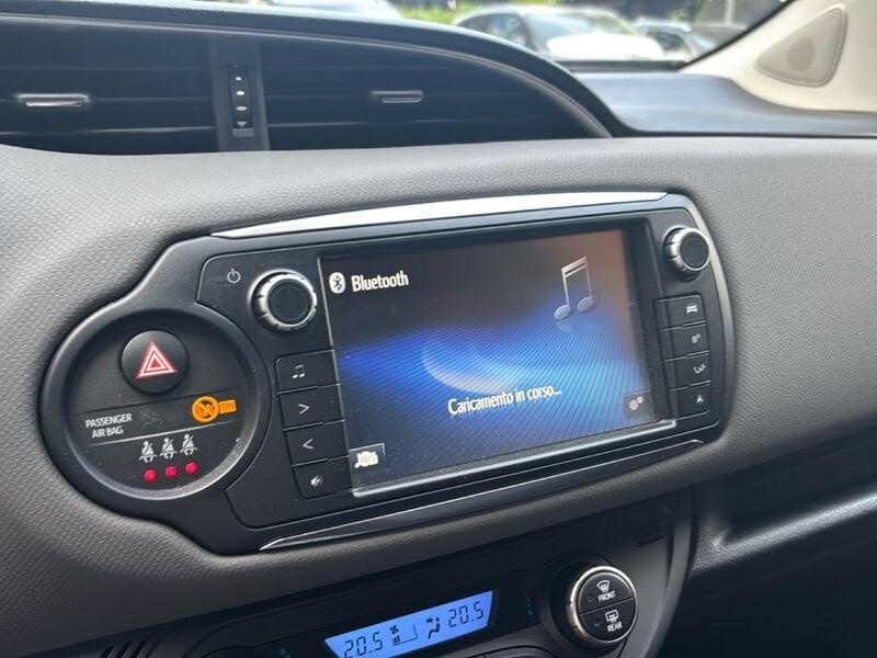 Toyota Yaris 1.5 Hybrid glamour edition