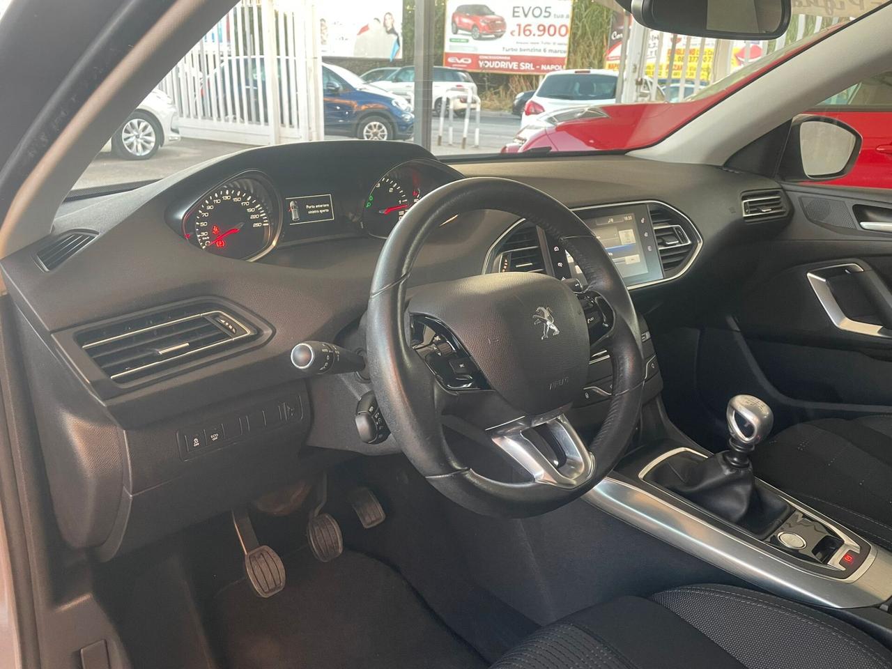 Peugeot 308 BlueHDi 120 S&S Allure