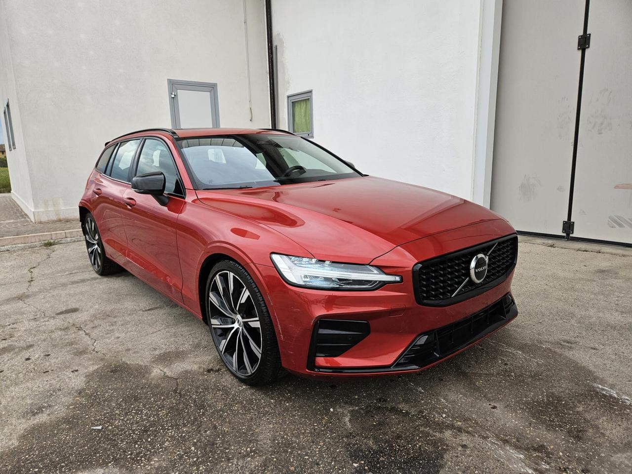 Volvo V60 2.0 b4 Plus Dark auto RUN&DRIVE INCIDENTATA