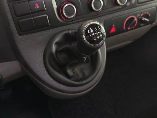 Volkswagen T5 Kombi 140 CV 6 Posti - GANCIO TRAINO