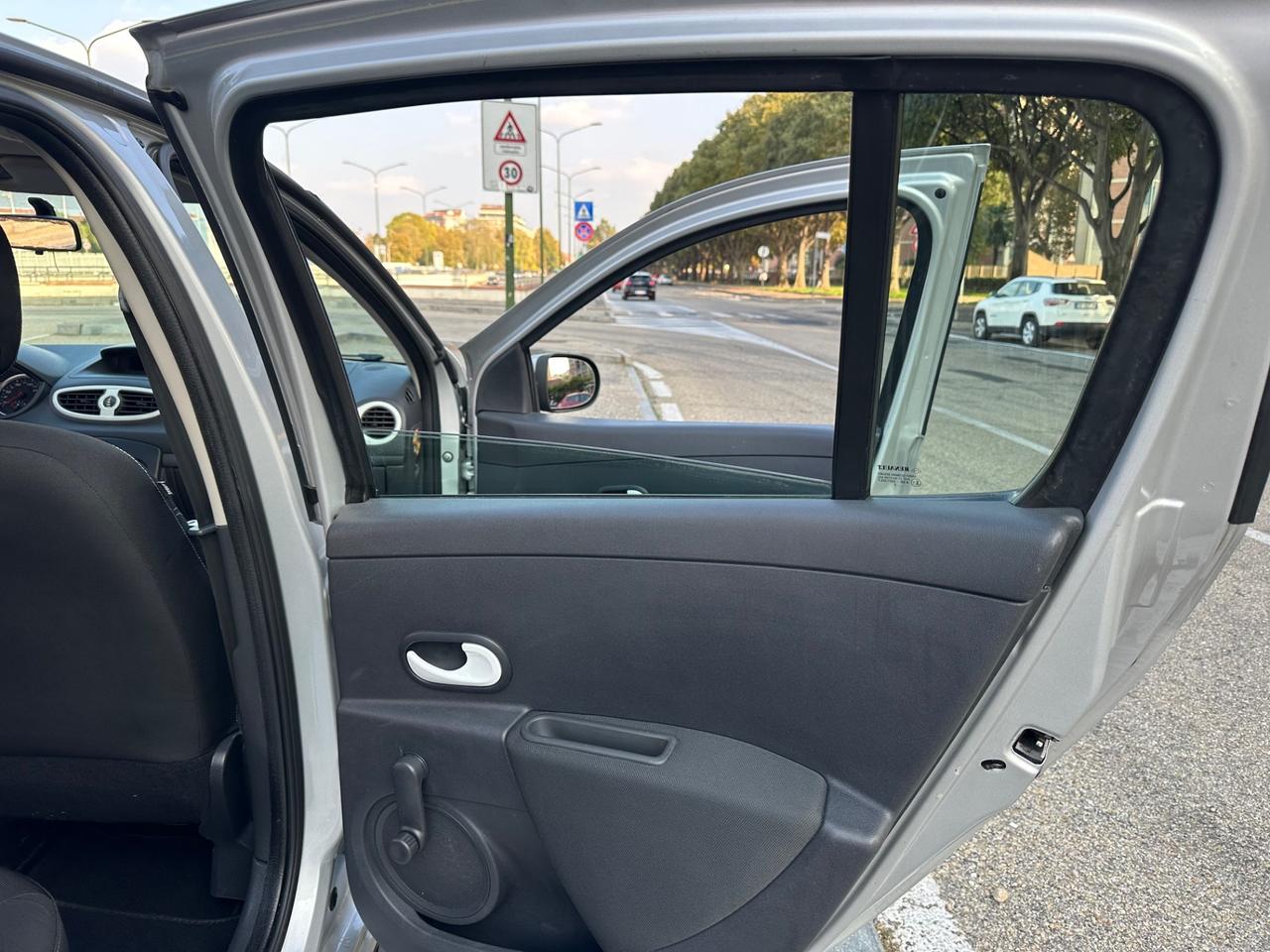 Renault Clio 1.2 16V 5 porte GPL della casa fino 2032