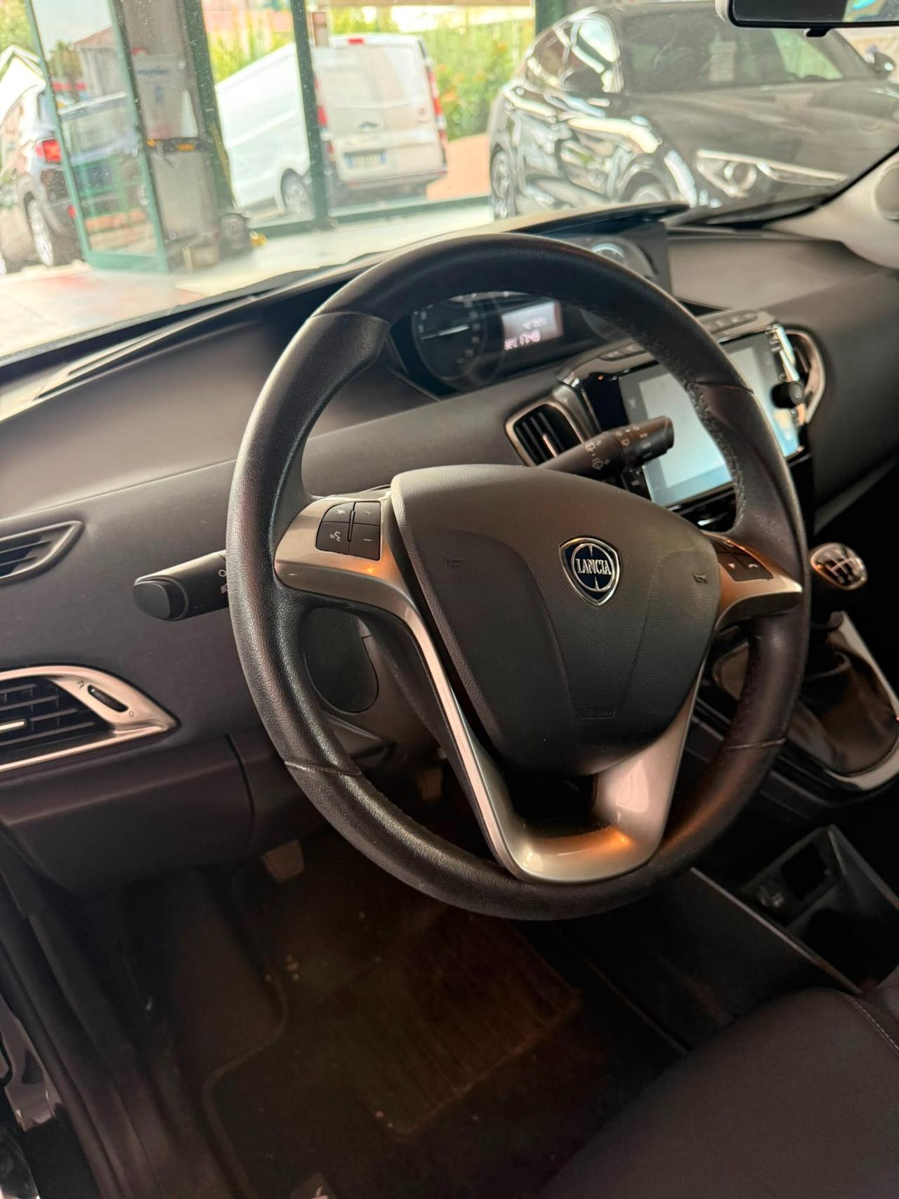 Lancia Ypsilon 1.0 FireFly 5 porte S&S Hybrid Gold