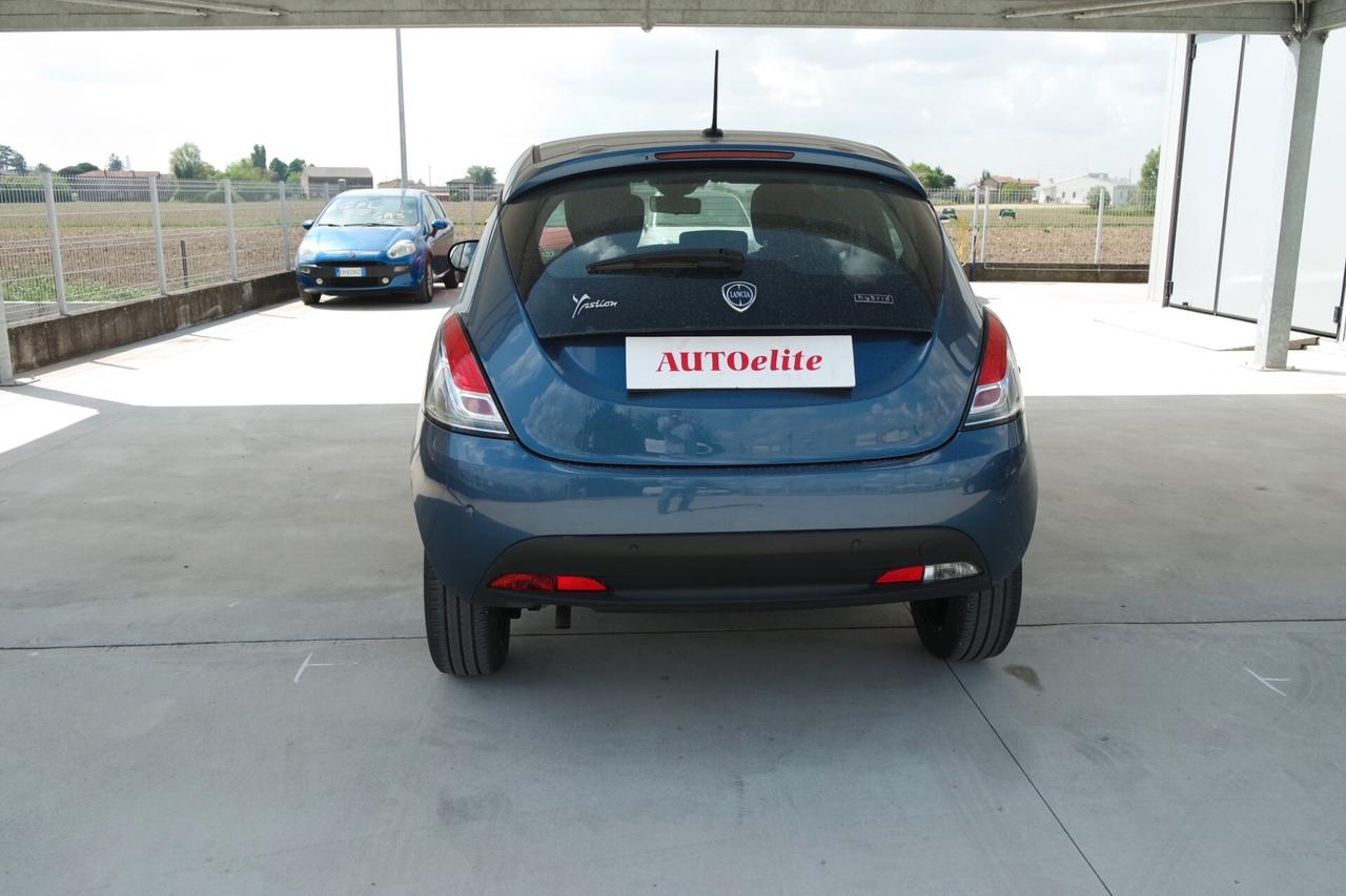 Lancia Ypsilon 1.0 FireFly 5 porte S&S Hybrid Ecochic Silver