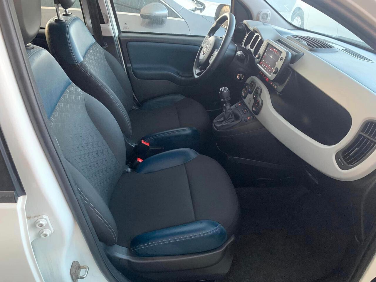 Fiat Panda 1.0 Hybrid City Cross full