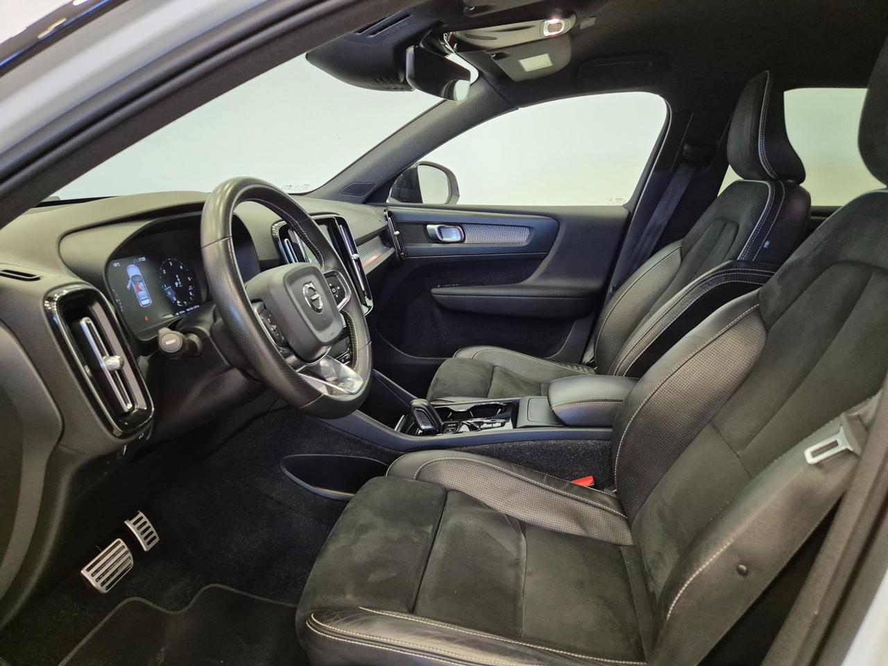 Volvo XC40 2.0 d3 R-design geartronic - UNIPROPRIETARIO - ACC/Lim - Cam