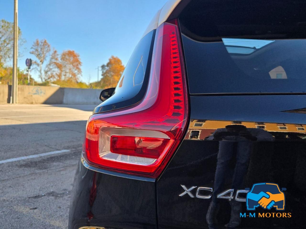 VOLVO XC40 D4 AWD Geartronic Momentum