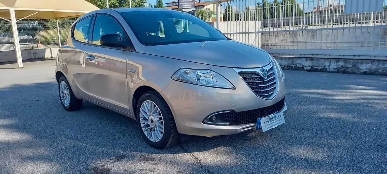 Lancia Ypsilon cc. 1.242 Benzina - GPL 5 Porte 5 Posti Modello Gold.