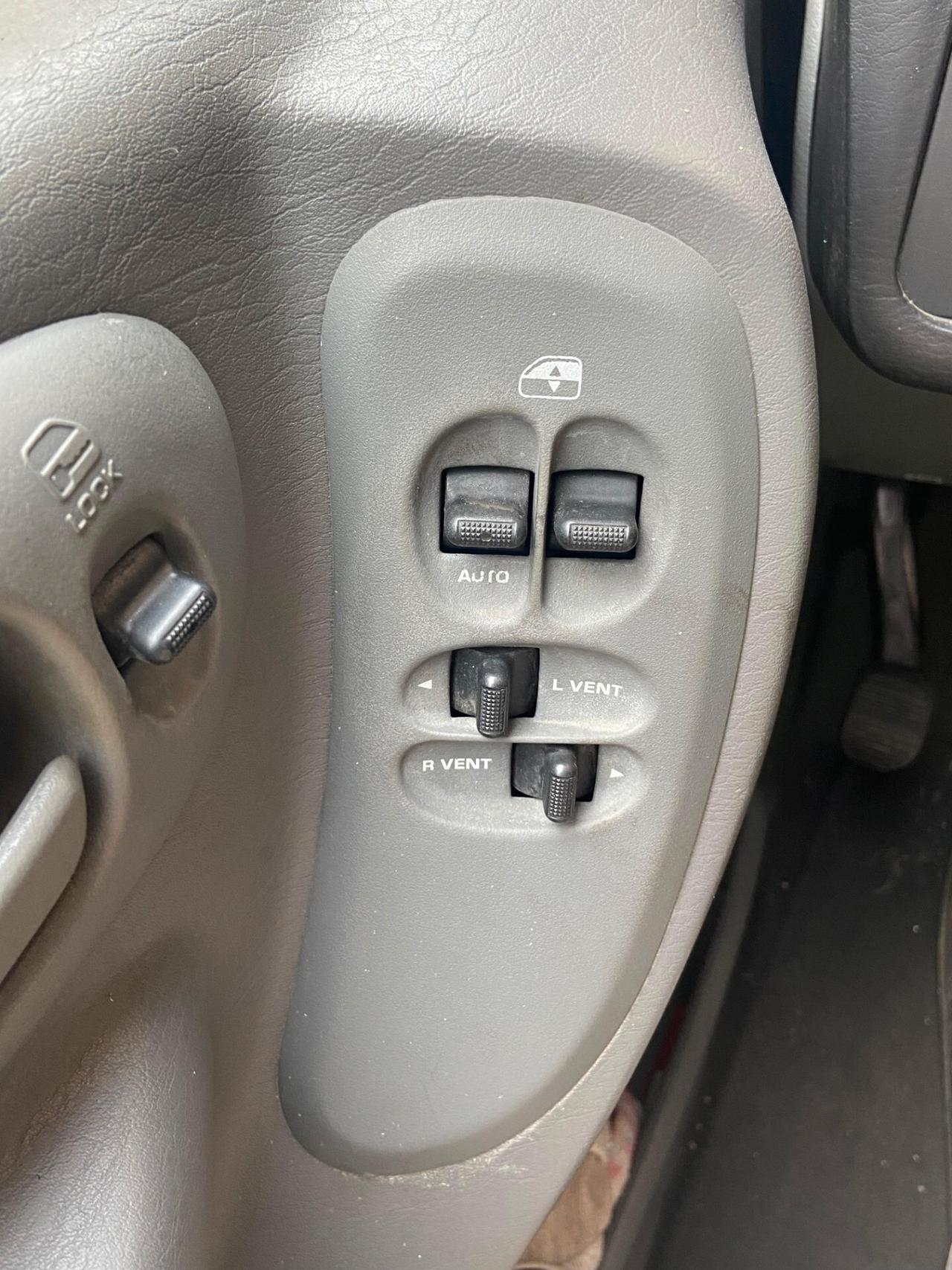 Chrysler Voyager Grand 2.8 CRD cat Limited Auto