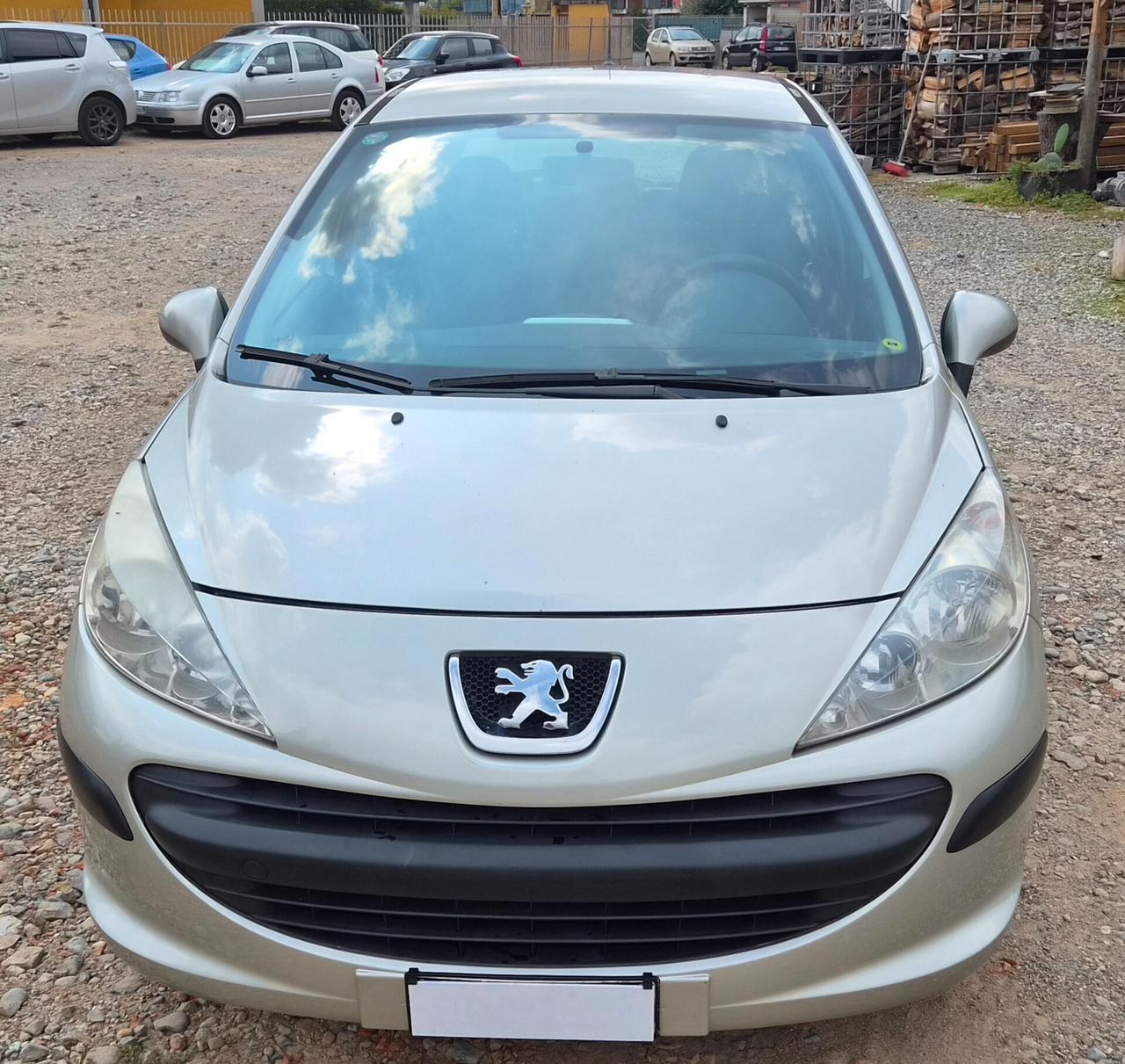 Peugeot 207 1.4 8V 75CV 5p. X Line