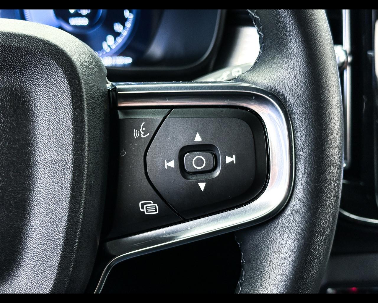 VOLVO XC40 (2017-->) - XC40 T5 Recharge Plug-in Hybrid automatico