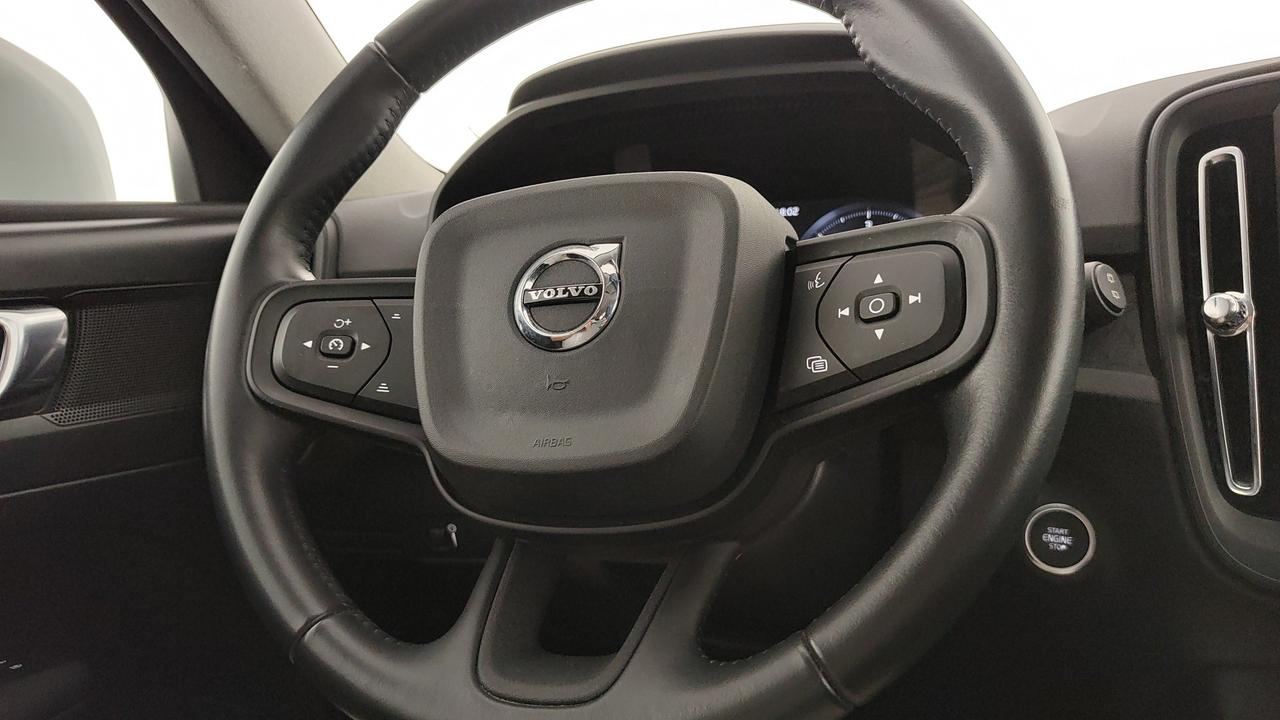 VOLVO XC40 - XC40 2.0 d3 Momentum awd geartronic