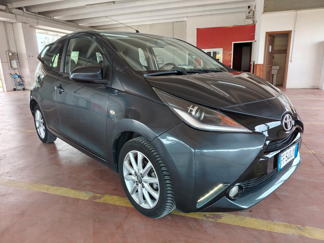 Toyota Aygo 1.0 VVT-i 69 CV 5 porte x-wave MMT