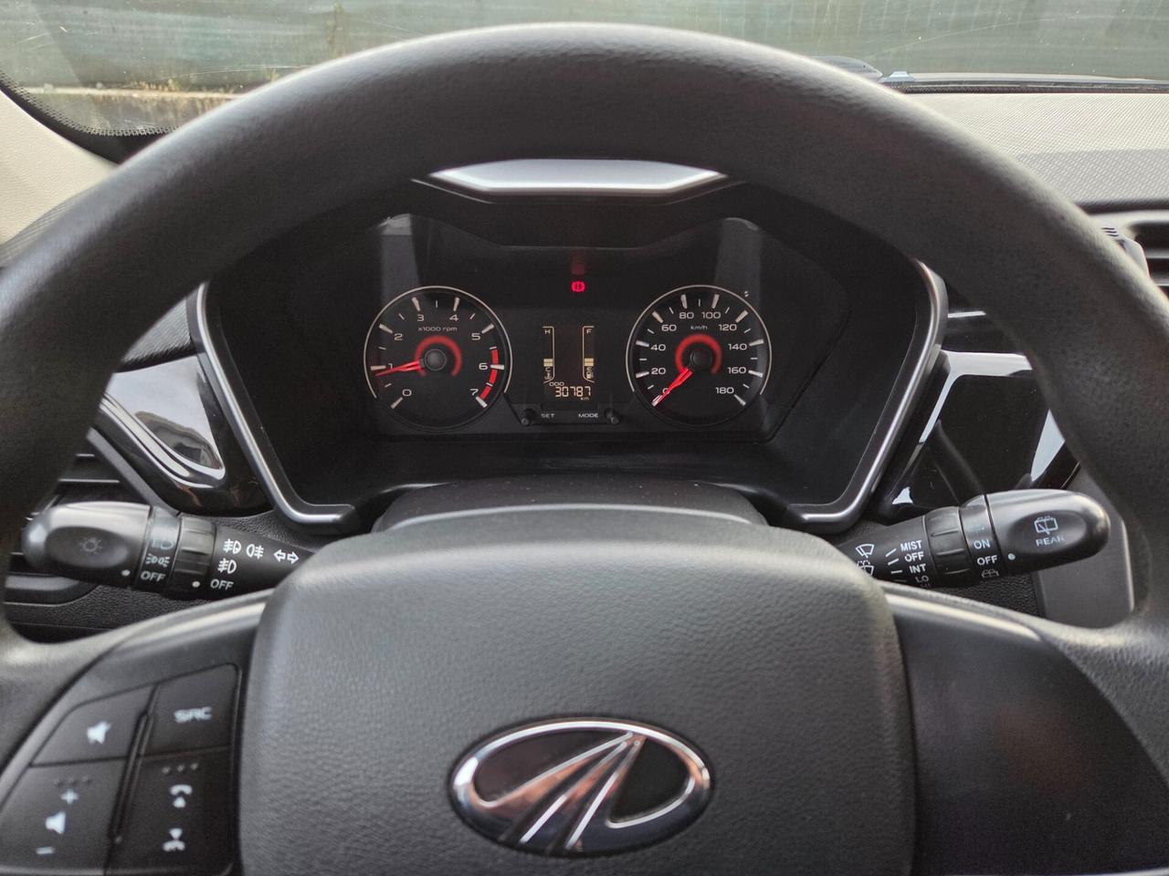 Mahindra KUV100 1.2 VVT K8 87cv