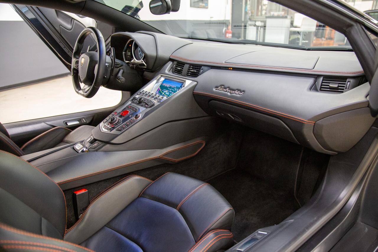 Lamborghini Aventador 6.5 V12 LP700-4