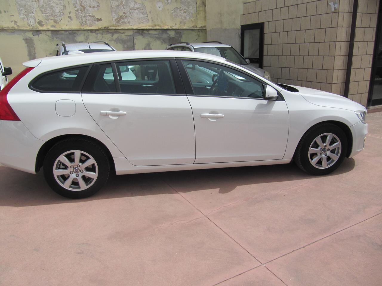 Volvo V60 D4 R-design Kinetic - AUTOMATICO