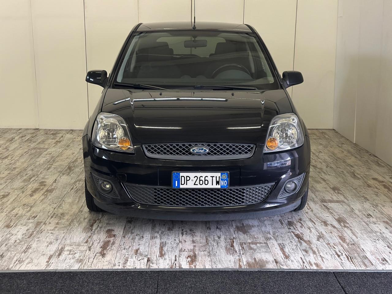 Ford Fiesta 1.2 Benzina Titanium Ok Neopatentati