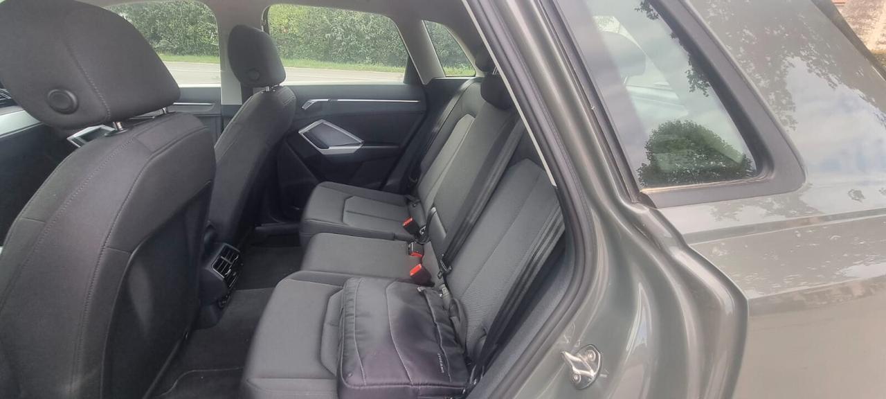 Audi Q3 35 TDI quattro S tronic Business