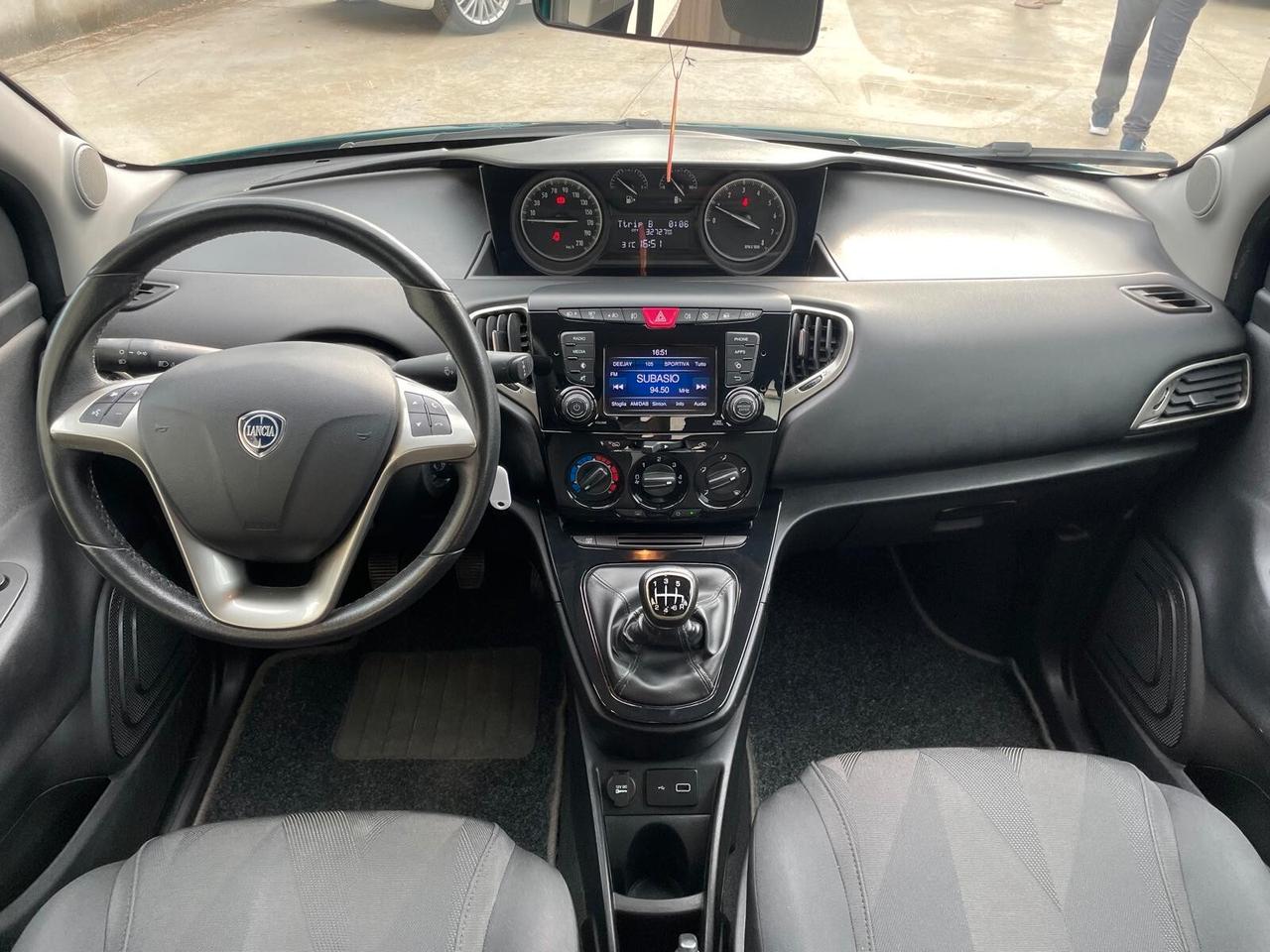 Lancia Ypsilon 1.0 FireFly 5 porte S&S Hybrid Ecochic