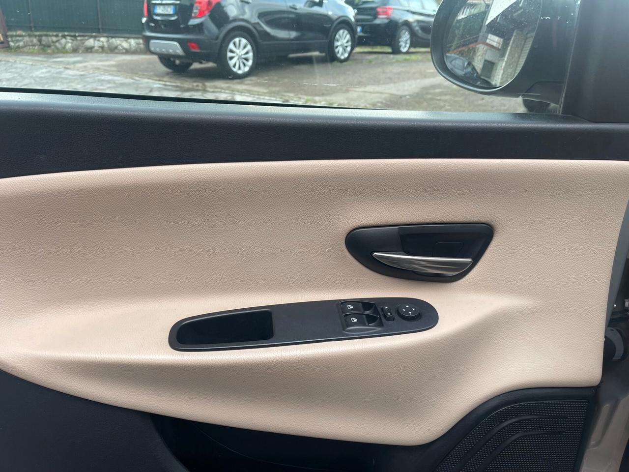 Lancia Ypsilon 0.9 TwinAir 85 CV 5 porte Metano Ecochic Gold NEO PATENTATI