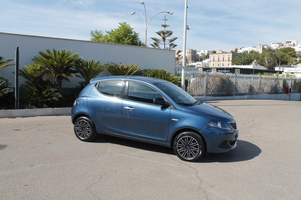 Lancia Ypsilon 1.0 FireFly 5 porte S&S Hybrid Silver
