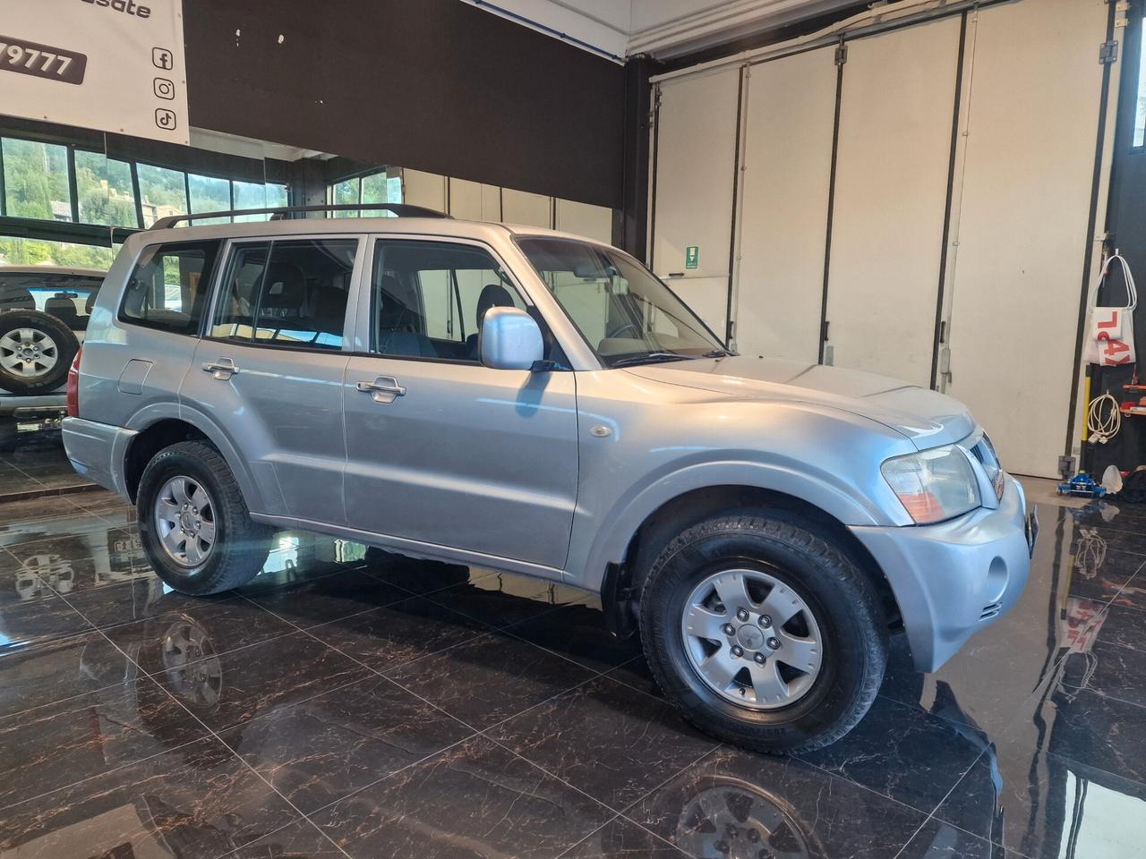 Mitsubishi Pajero 3.2 16V DI-D 5p. GLX 7 posti