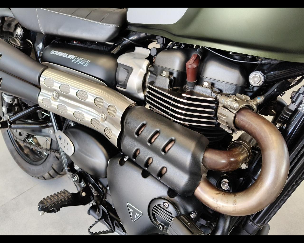 TRIUMPH Scrambler 900 - Chrome Edition