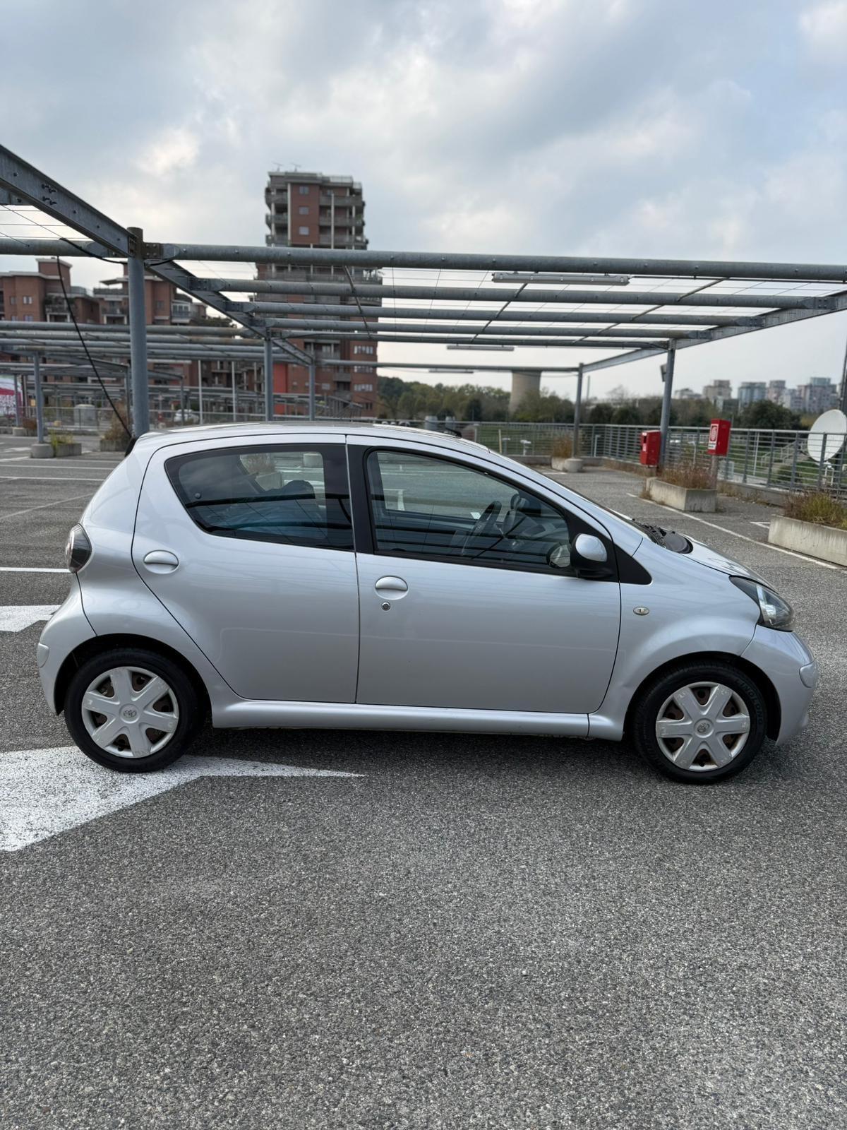 Toyota Aygo 1.0 12V VVT-i 5 porte Sol