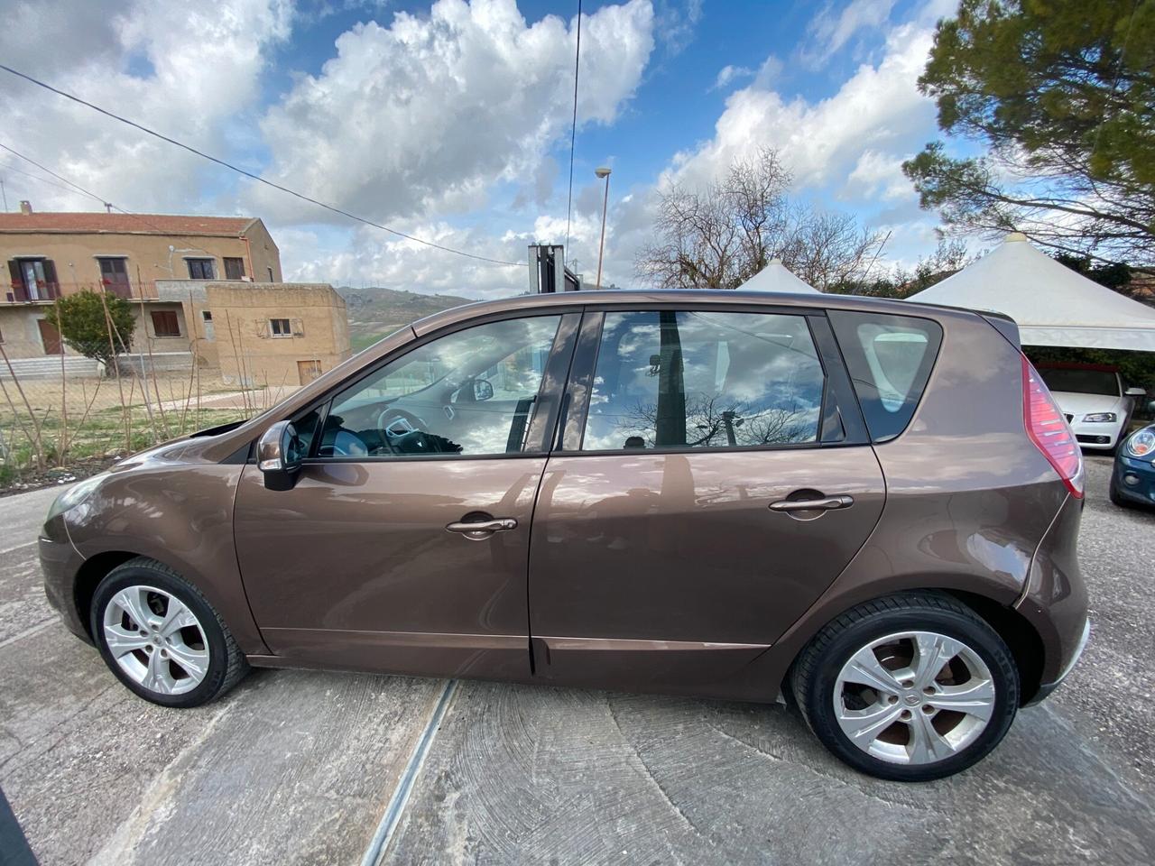 Renault Scenic Scénic X-Mod 1.5 dCi 110CV Luxe