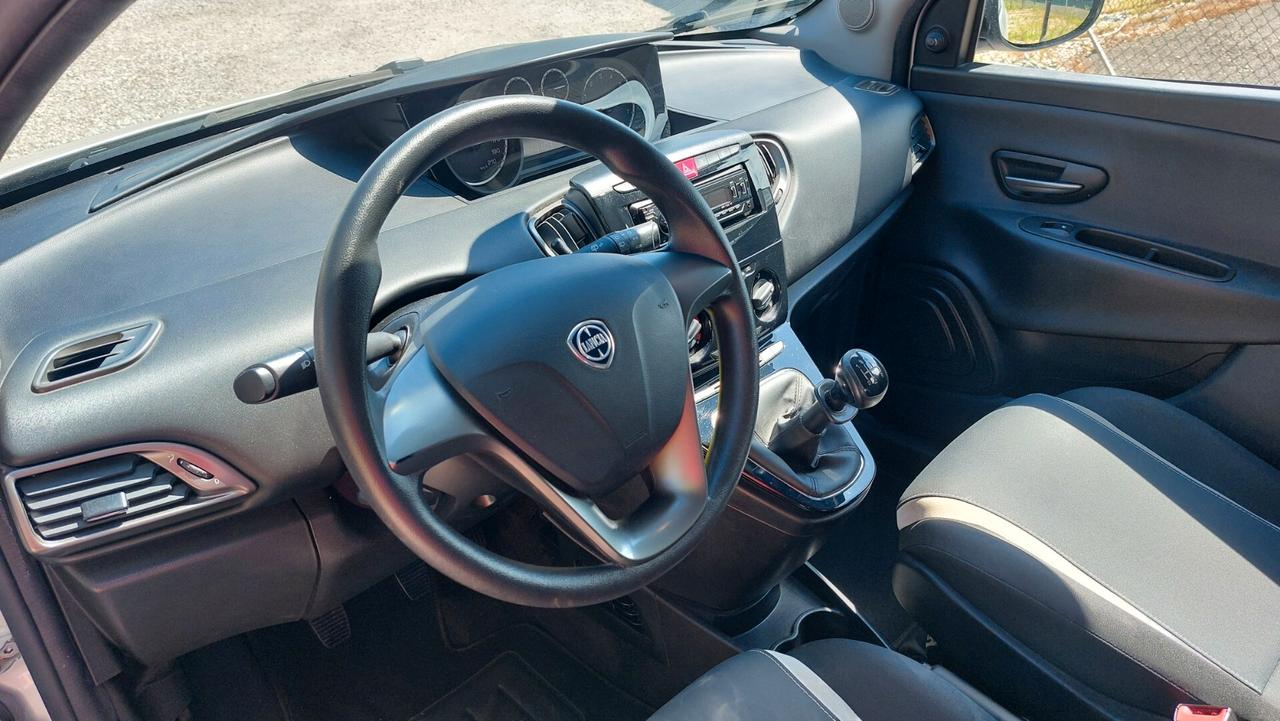 Lancia Ypsilon 1.2 69 CV 5 porte Gold