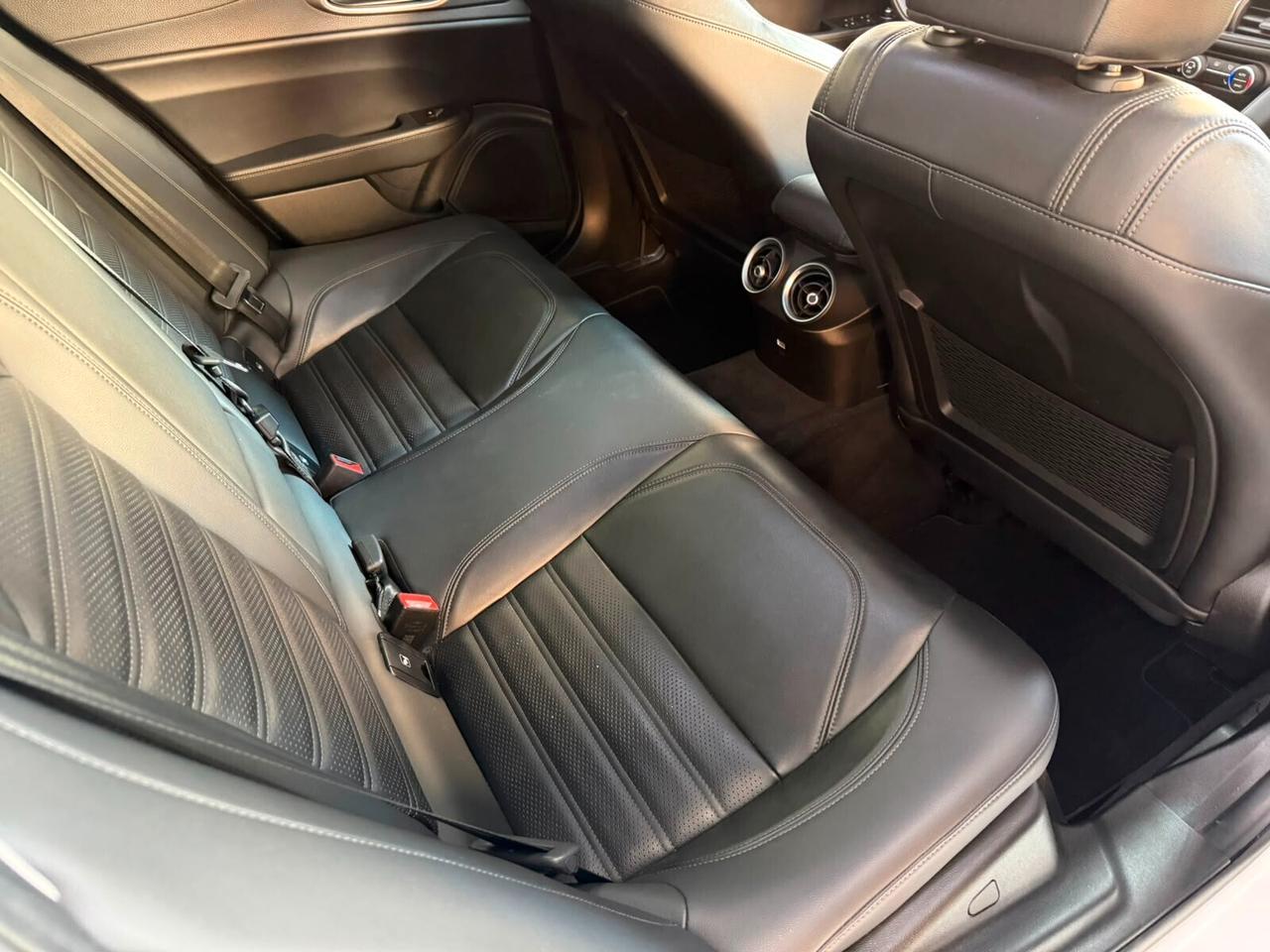 Alfa Romeo Giulia 2.2 Turbodiesel 210 CV AT8 AWD Q4 Veloce