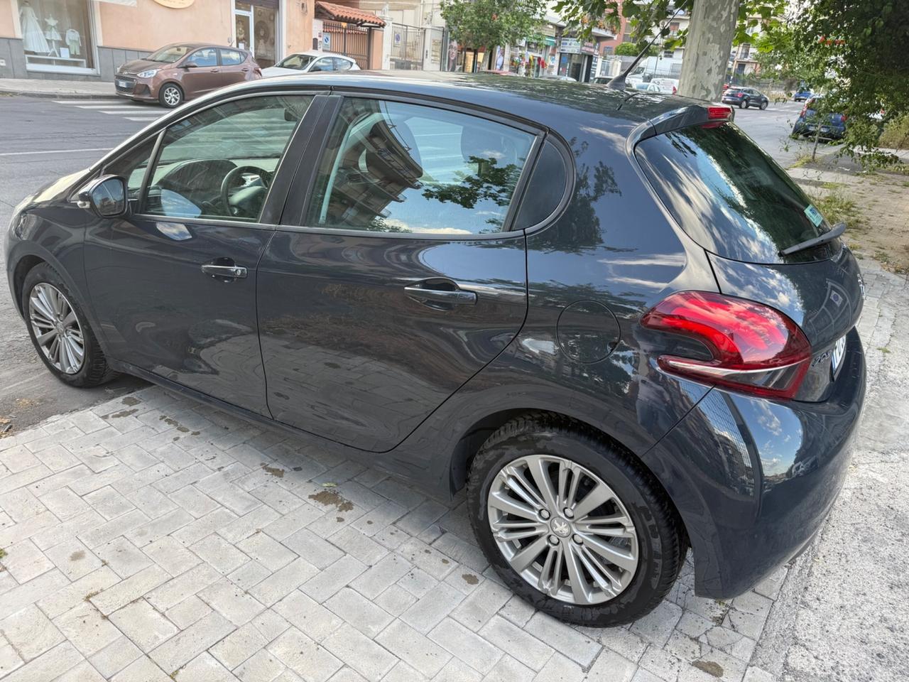 Peugeot 208 BlueHDi 75 5 porte Allure