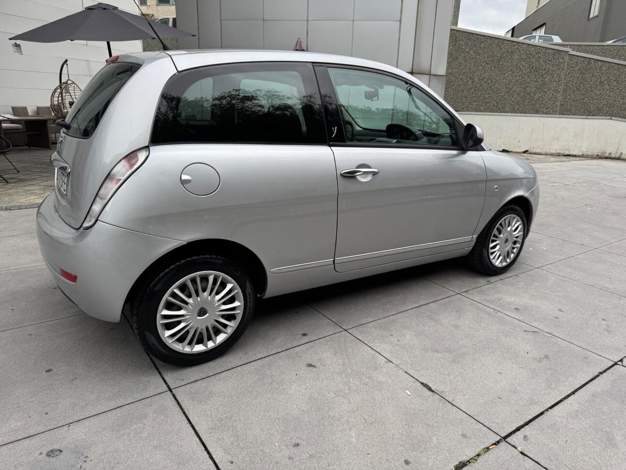 LANCIA YPSILON 1.2 NEOPATENTATI KM 43 MILA !!