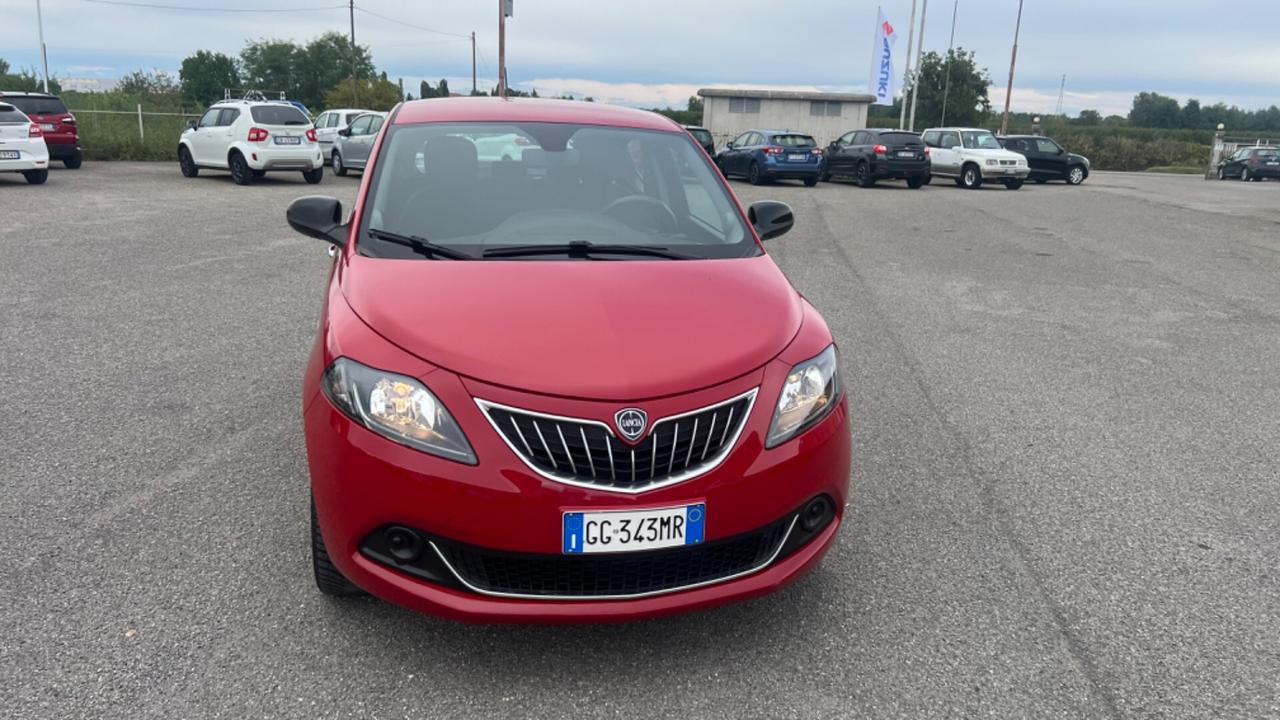 Lancia Ypsilon 1.0 FireFly 5 porte S&S Hybrid Ecochic Silver