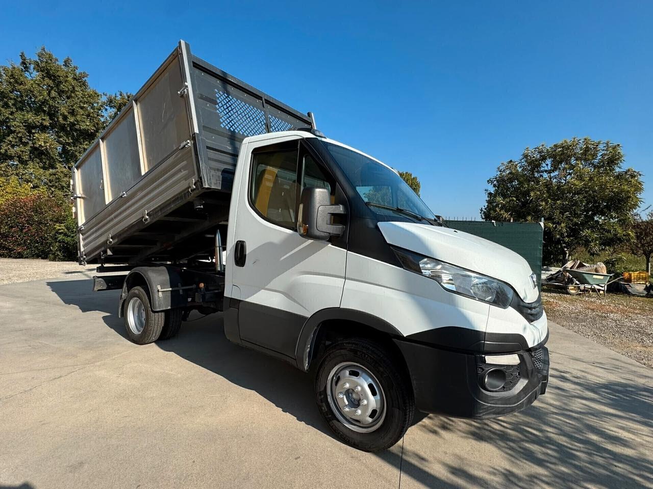 IVECO DAILY RIBALTABILE TRE LATI EURO6 - COME NUOVO